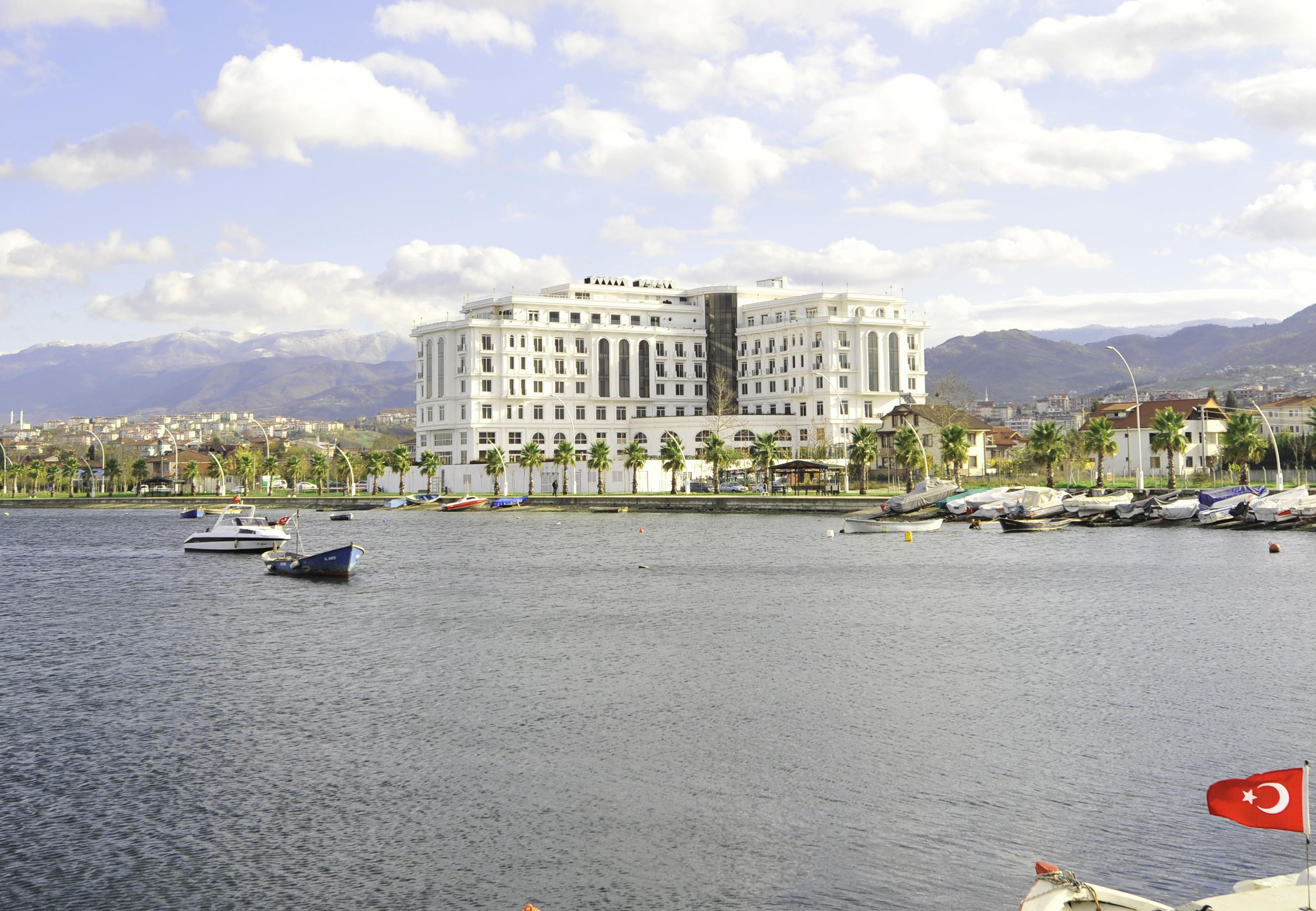 Wellborn Luxury Hotel Коджаели Екстериор снимка