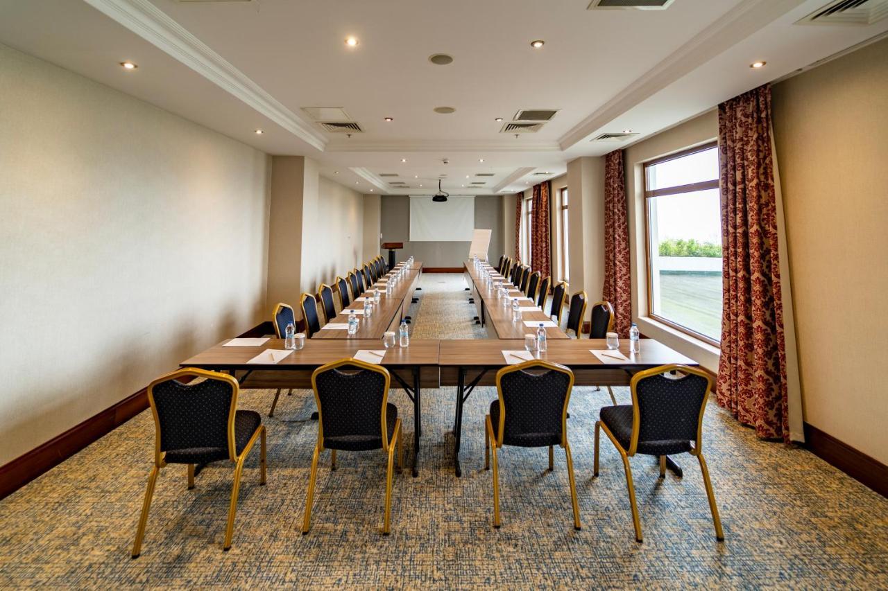 Wellborn Luxury Hotel Коджаели Екстериор снимка