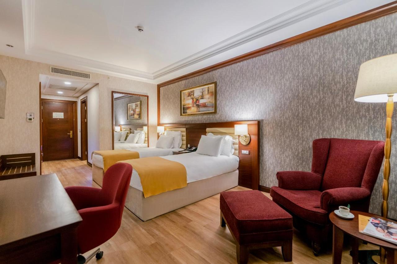 Wellborn Luxury Hotel Коджаели Екстериор снимка