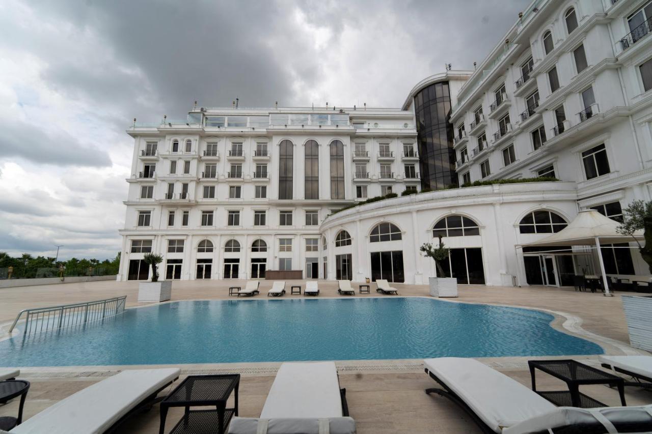 Wellborn Luxury Hotel Коджаели Екстериор снимка